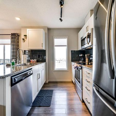 Bright Luxe Condo, Ac, Top Floor, King Bed, Balcony! Эдмонтон Экстерьер фото