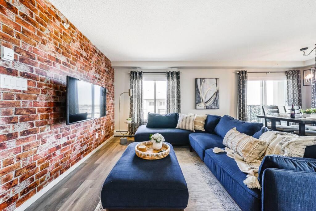 Bright Luxe Condo, Ac, Top Floor, King Bed, Balcony! Эдмонтон Экстерьер фото