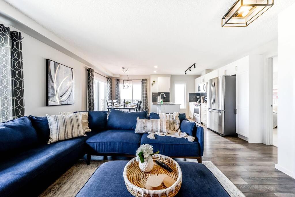 Bright Luxe Condo, Ac, Top Floor, King Bed, Balcony! Эдмонтон Экстерьер фото