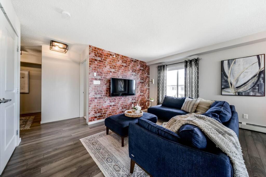 Bright Luxe Condo, Ac, Top Floor, King Bed, Balcony! Эдмонтон Экстерьер фото