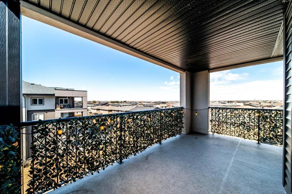Bright Luxe Condo, Ac, Top Floor, King Bed, Balcony! Эдмонтон Экстерьер фото