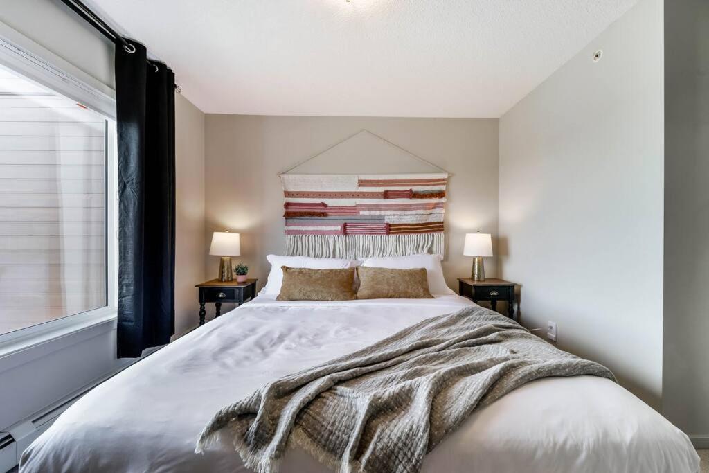 Bright Luxe Condo, Ac, Top Floor, King Bed, Balcony! Эдмонтон Экстерьер фото