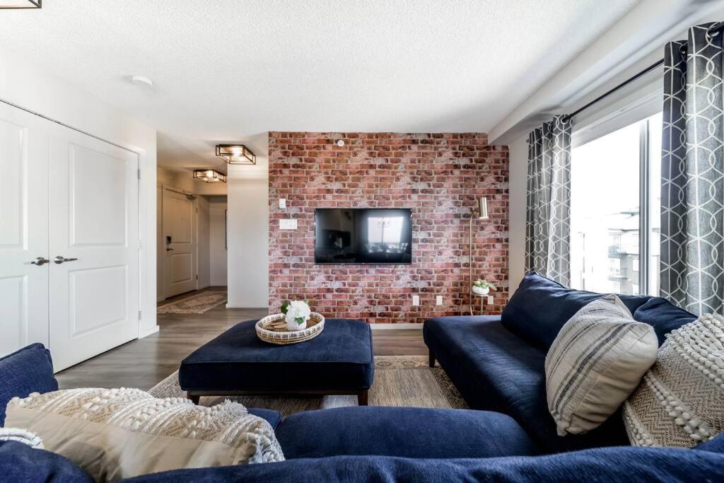Bright Luxe Condo, Ac, Top Floor, King Bed, Balcony! Эдмонтон Экстерьер фото