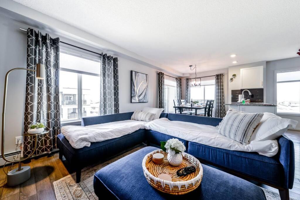Bright Luxe Condo, Ac, Top Floor, King Bed, Balcony! Эдмонтон Экстерьер фото